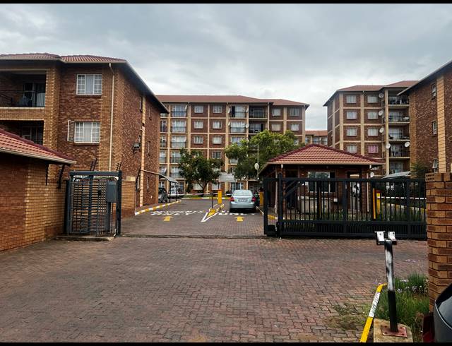 2 BEDROOM APARTMENT FOR SALE IN KARENPARK